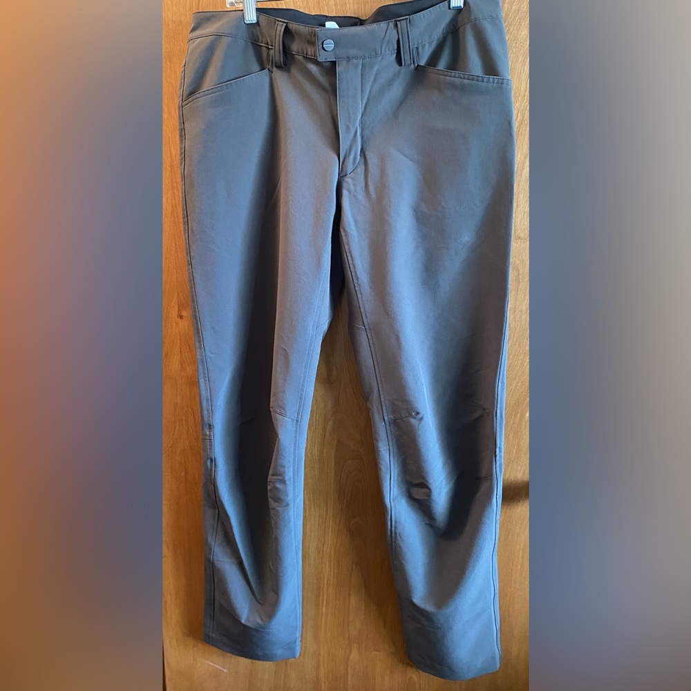 Shimano Men's commuter pants in Charcoal Gray